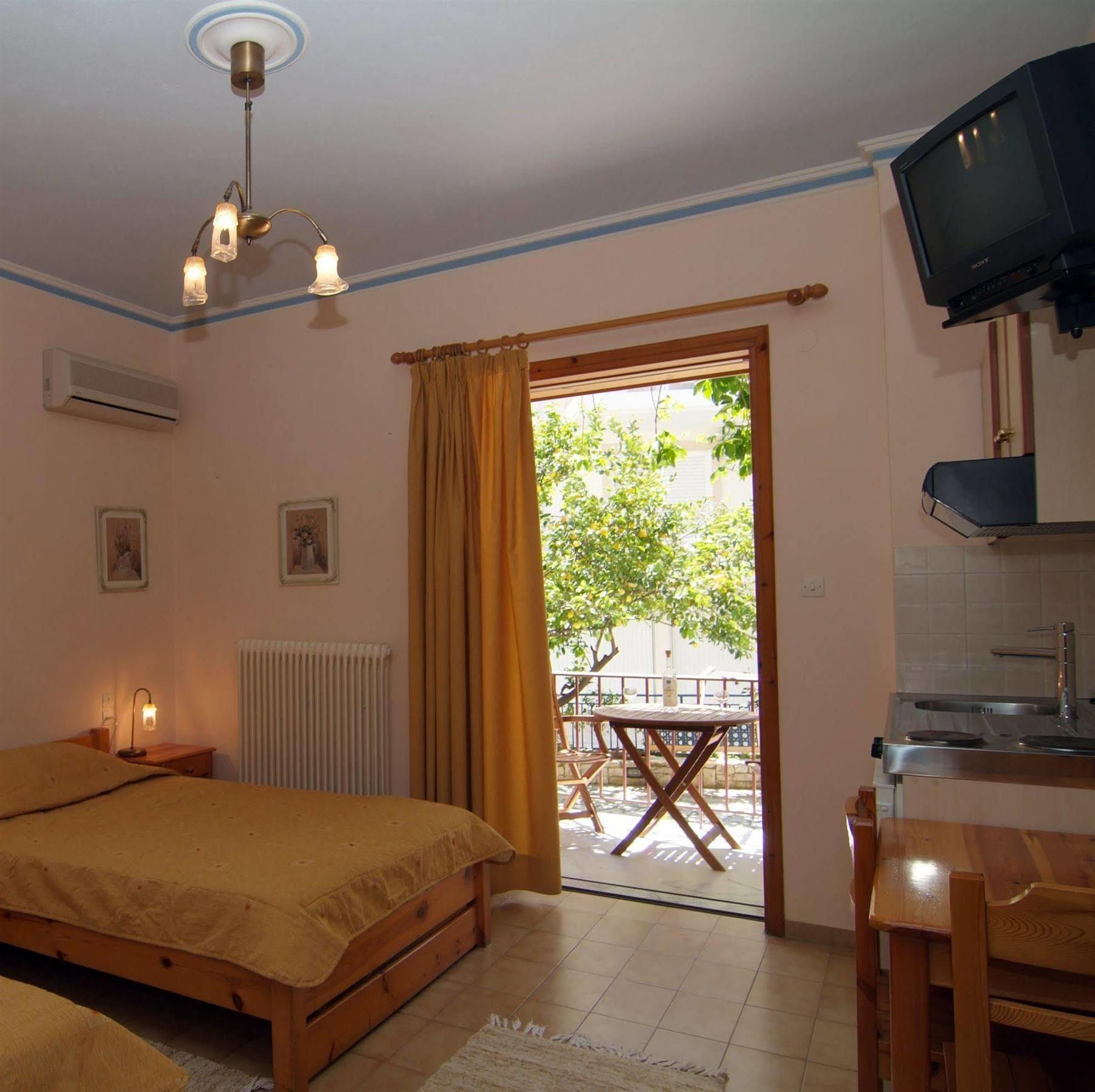 Parálion Ástros Studios Maria מראה חיצוני תמונה